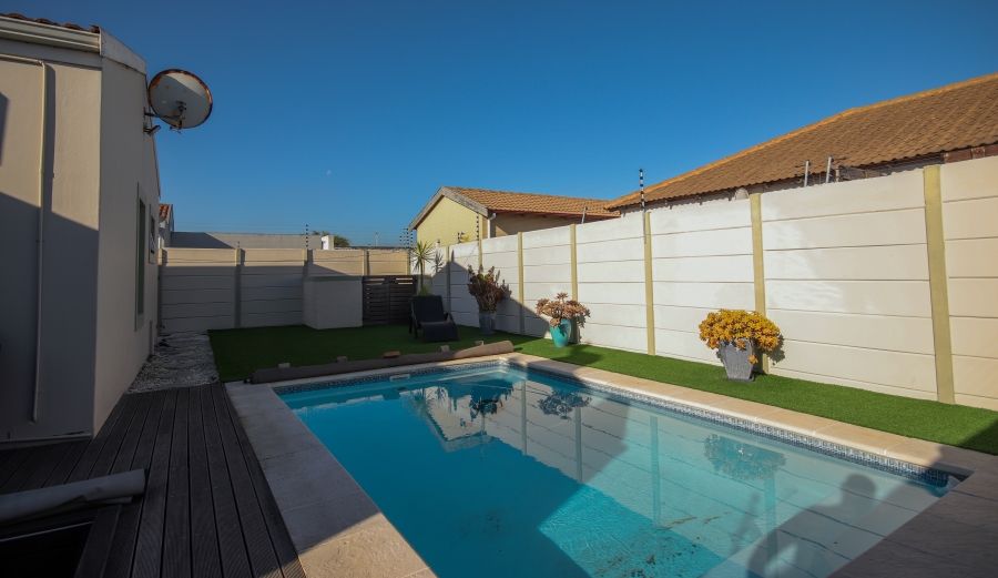 3 Bedroom Property for Sale in Parklands East Western Cape